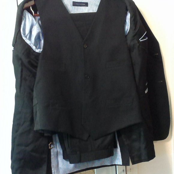 Tommy Hilfiger 3-Piece black suit